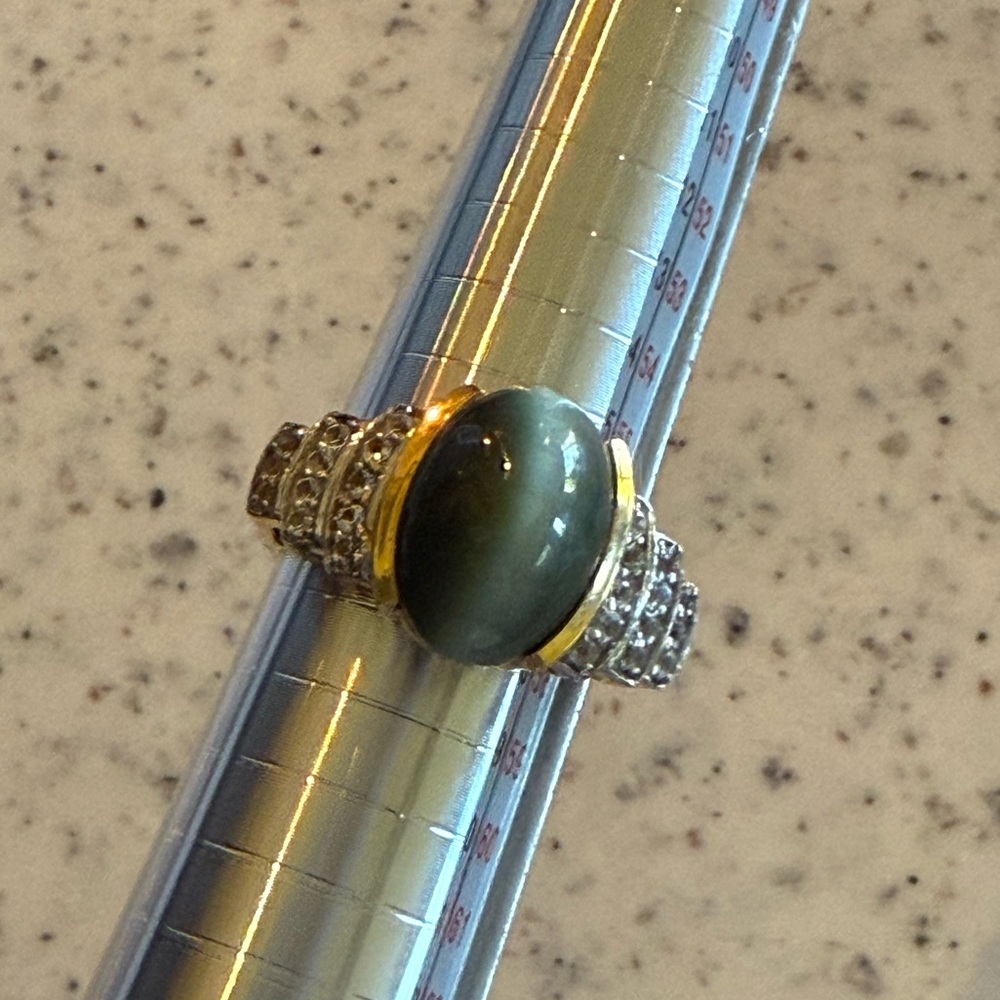 Vintage 925 Gold-Tone Sterling Ring Size 8 Green Cat’s Eye Cabochon - Picture 7 of 7